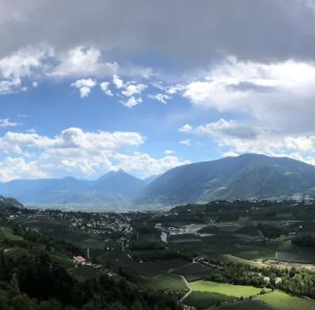 Tschivon Aparthotel 3*