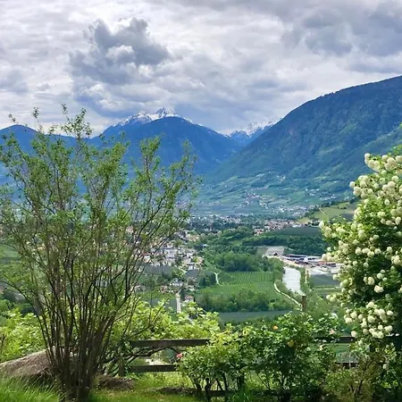 Aparthotel Tschivon Schenna