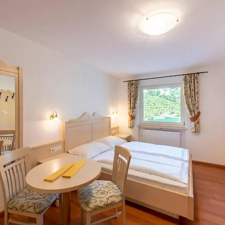 Tschivon Aparthotel Schenna
