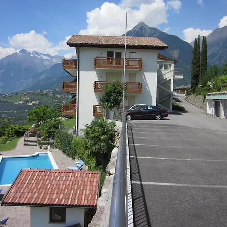 Tschivon Aparthotel 3*