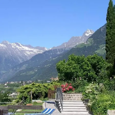 Tschivon Aparthotel 3*