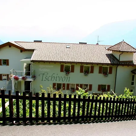 Tschivon Aparthotel 3*