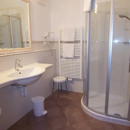 Aparthotel Tschivon 3*