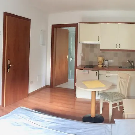 Aparthotel Tschivon 3*